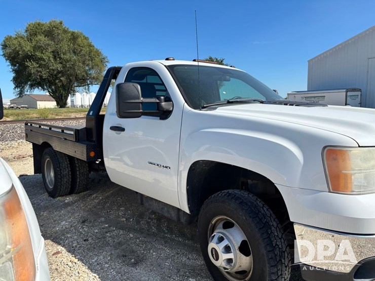 2012-gmc-3500hd-image-1