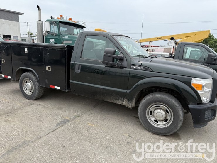 2016-ford-f350-xl-image-1