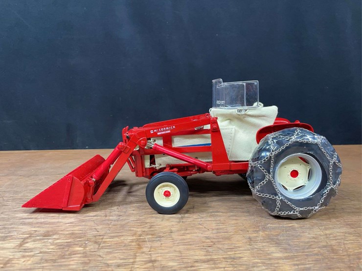 1/16-ih-460-2009-red-power-nib-ertl-image-4