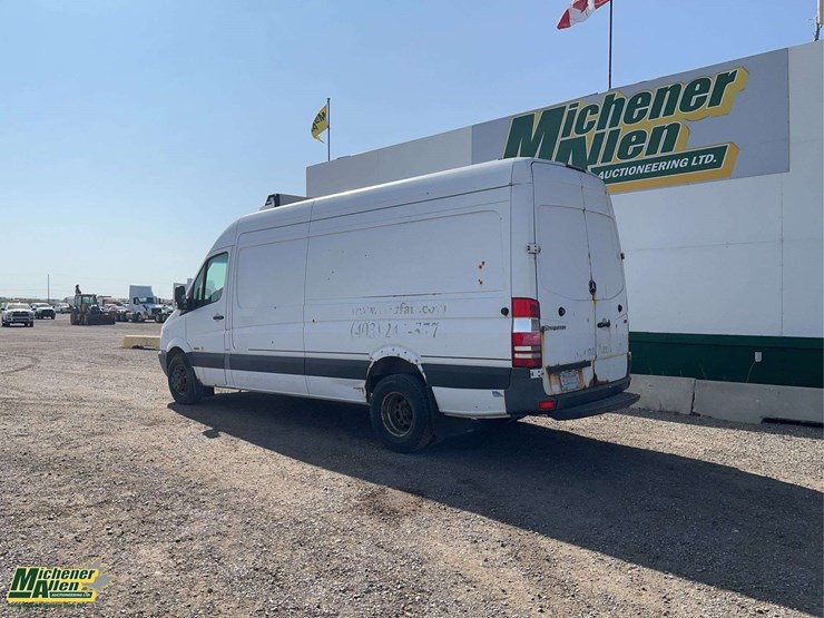 2010-mercedes-benz-sprinter-3500-image-3
