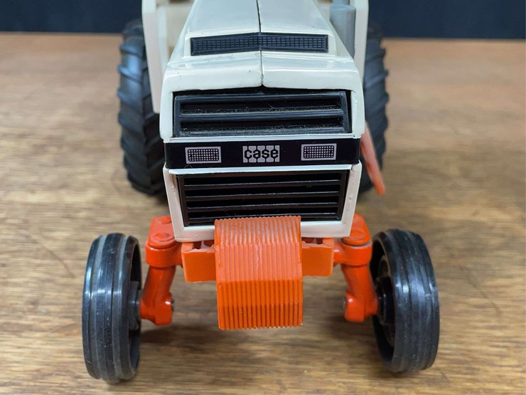 1/16-case-2390-collector-ertl-image-10