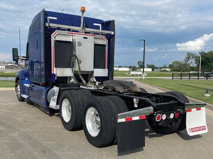 2022-kenworth-t680-image-3