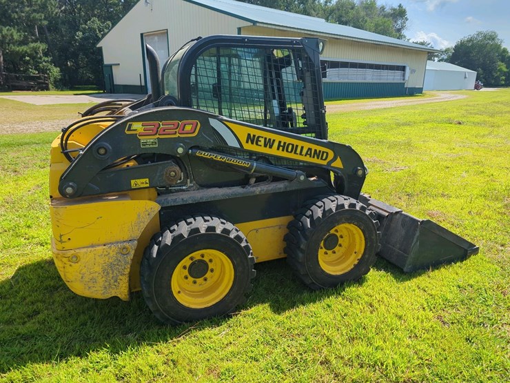 new-holland-l320-image-6