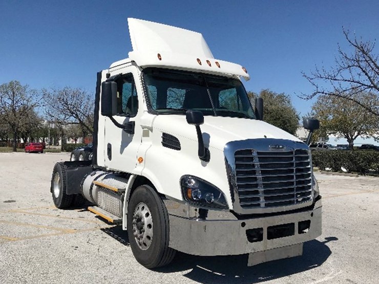 2017-freightliner-cascadia-113-image-1
