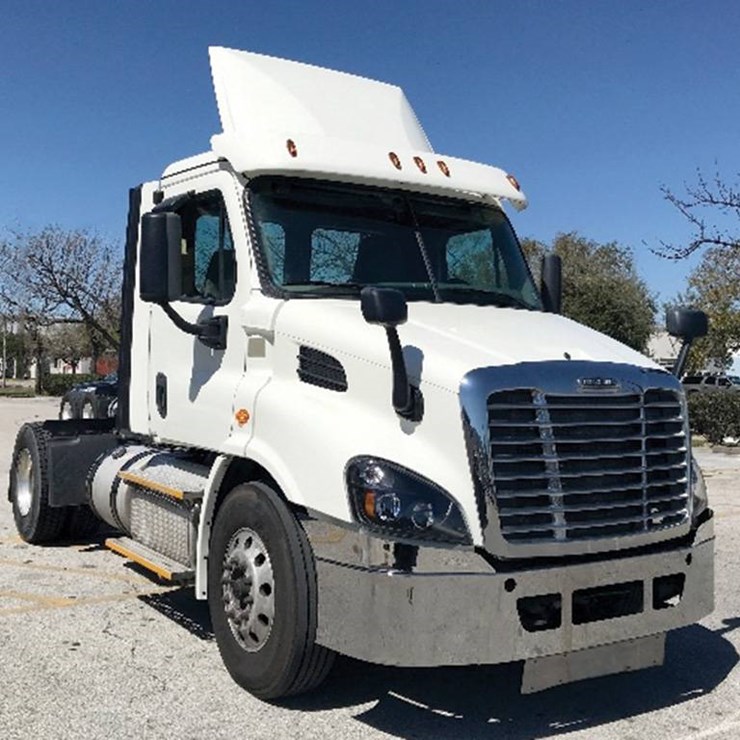 2017 FREIGHTLINER CASCADIA 113