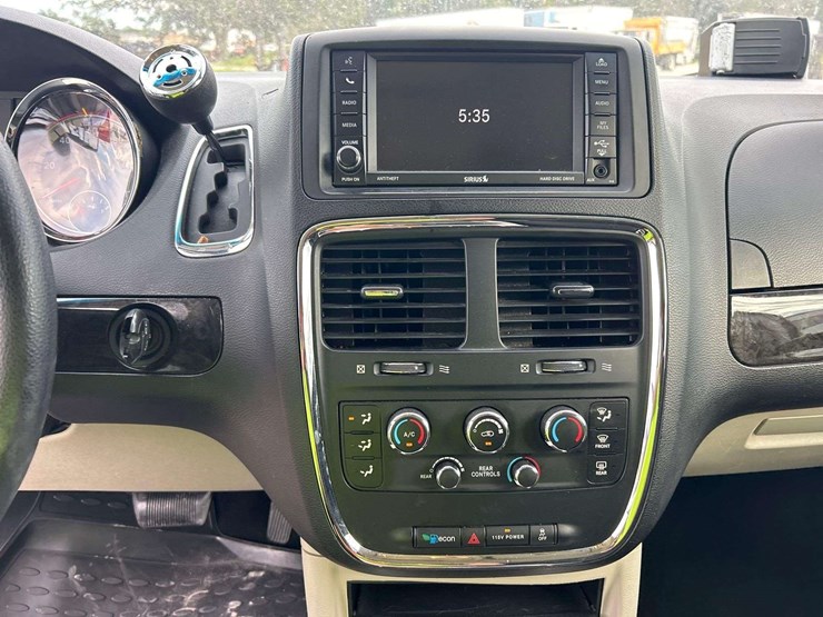 2016-dodge-caravan-image-17