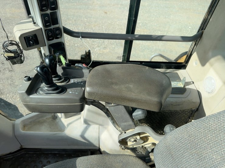 2012-volvo-l150g-image-30