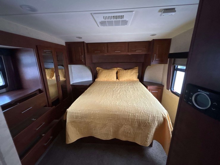2012-dutchmen-voltage-v3950-42ft-5th-wheel-tri-axle-toy-hauler-travel-trailer-image-11