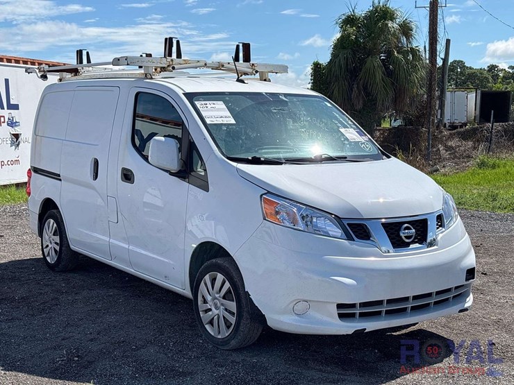 2017-nissan-nv200-image-2