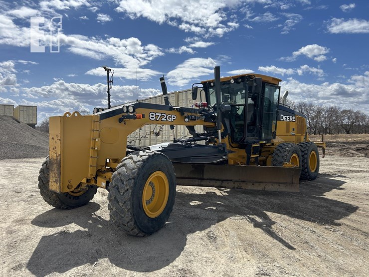 2018 DEERE 872GP