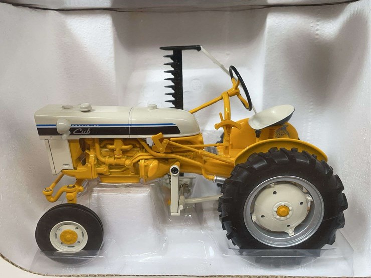 1/16-ih-cub-w/mower-2012-iowa-ffa-nib-sc-image-7