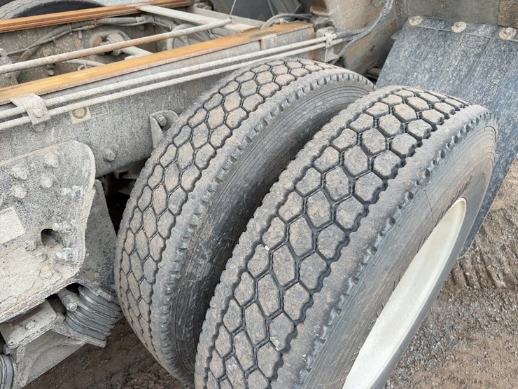 2016-kenworth-t800-image-17