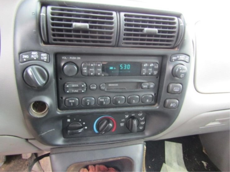 1997-ford-explorer-xlt-image-25