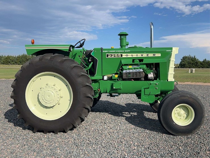 1974-oliver-2255-image-2