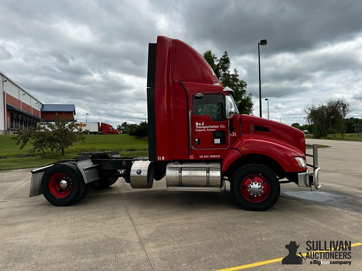 2015-kenworth-t440-image-4