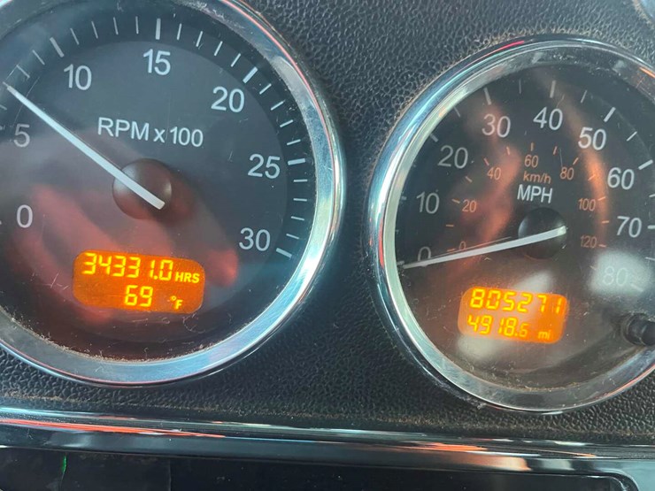 2012-peterbilt-388-image-14