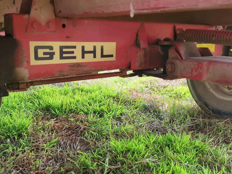 18-ft-wood-kicker-rack-with-gehl-10-ton-running-gear,-18'-long-x-8'10"-wide
(stored-inside)-image-5