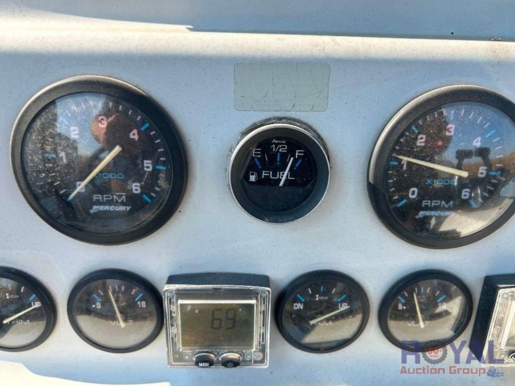 2007-boston-whaler-boat-w/-dual-200hp-mercury-optimax-image-37