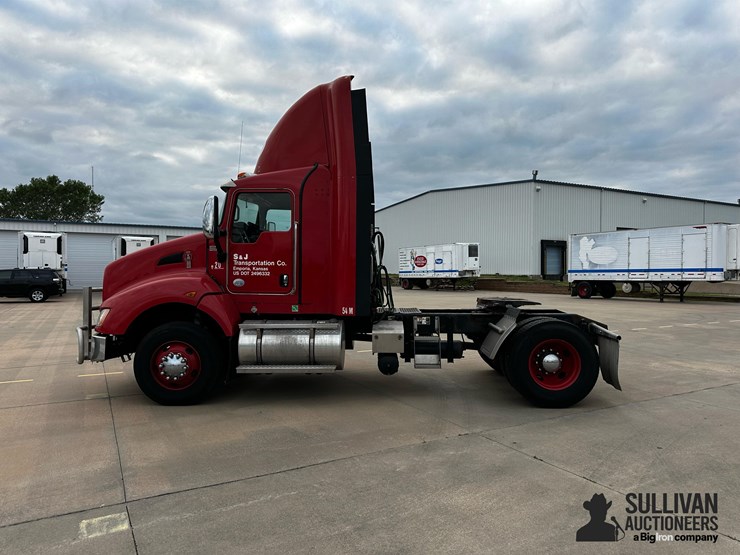 2015-kenworth-t440-image-8