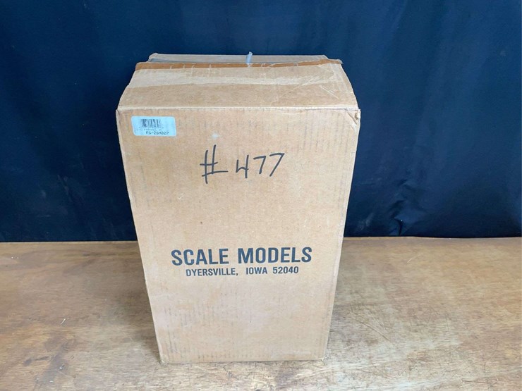 1/8-farmall-m-nib-sm-image-13