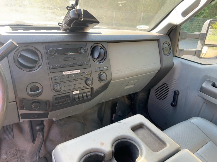 2012-ford-f550-xl-image-40