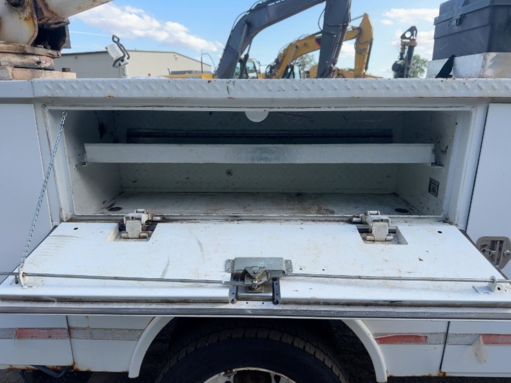2012-ford-f550-xl-image-18