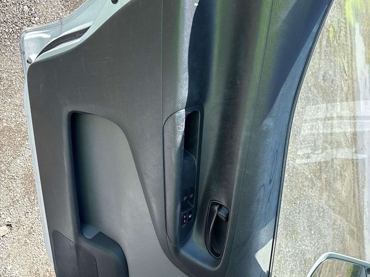 2017-nissan-nv200-image-22