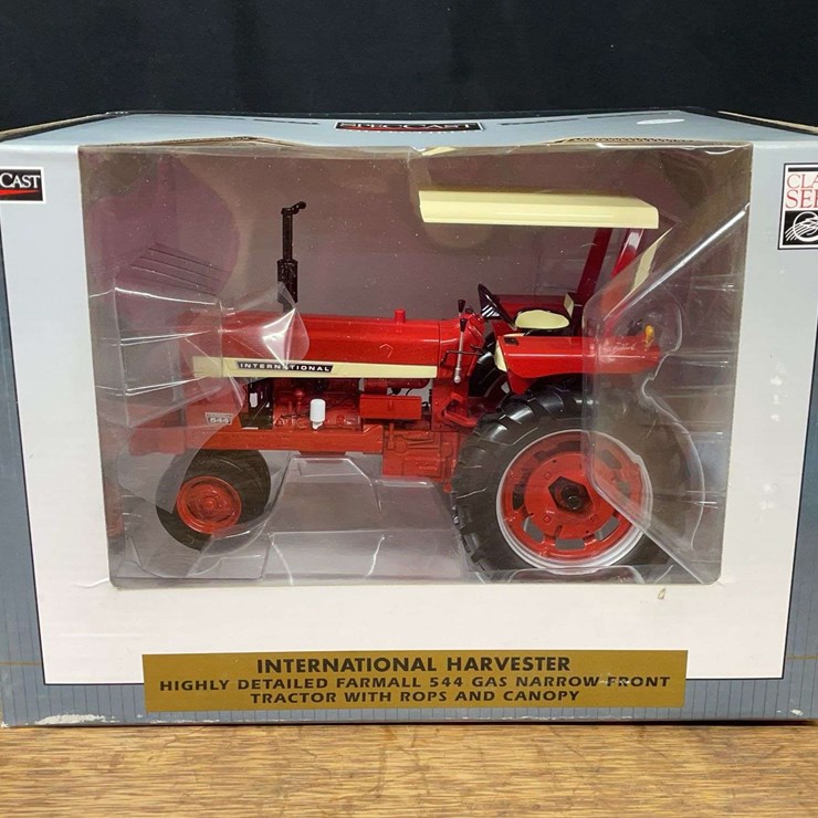1/16 IH 544 NIB SC