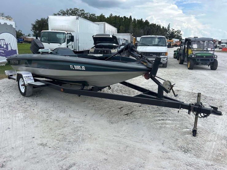 1990-nitro-tracker-165tf-bass-boat-with-s/a-galvanized-trailer-image-2