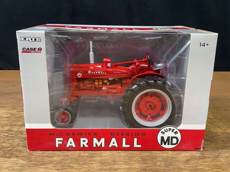 1/16-farmall-super-md-nib-ertl-image-1