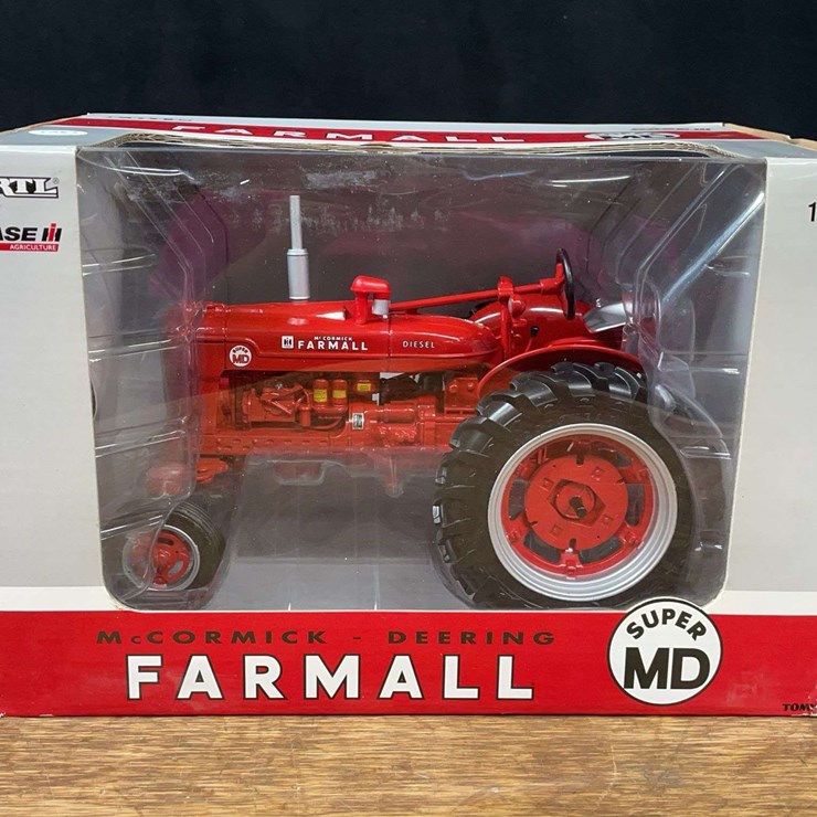 1/16 Farmall Super MD NIB Ertl