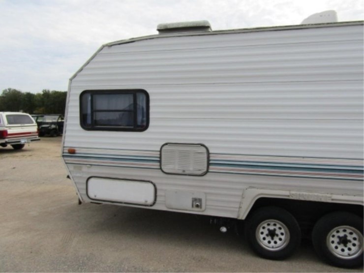 1992-layton-model-2000,bumper-pull-camper,2-doors-image-12