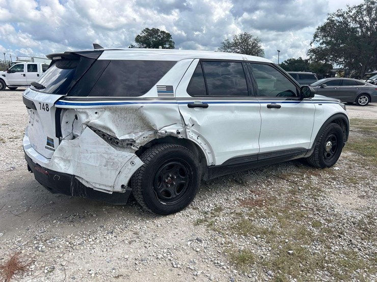 2021-ford-explorer-image-3