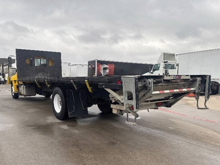 2019-hino-268-image-2