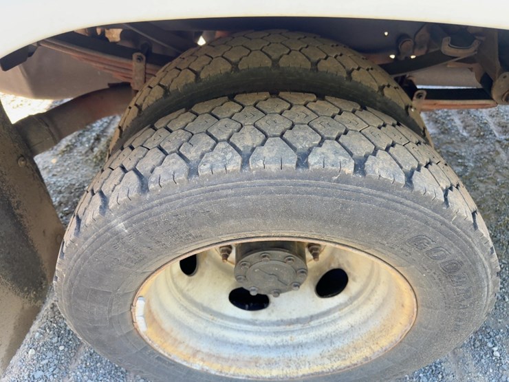 2019-ford-f550-xl-image-16