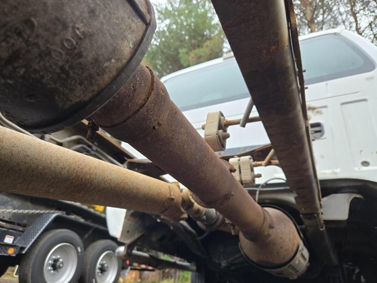 2010-ford-f550-image-38
