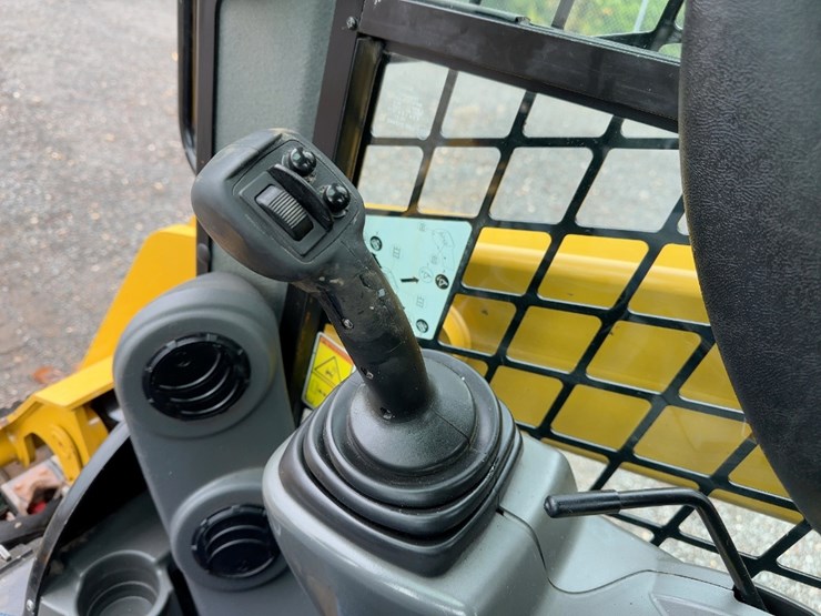2019-caterpillar-259d-image-24