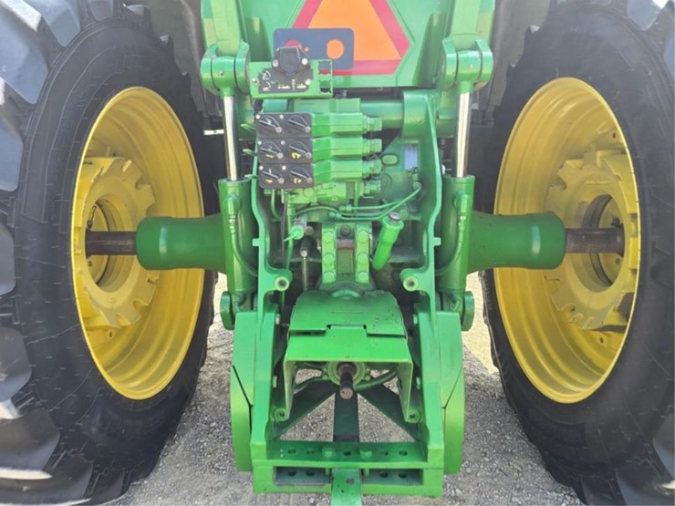 john-deere-8100-image-7