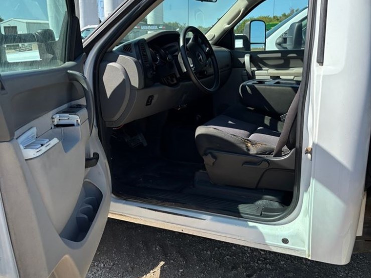 2012-gmc-3500hd-image-6