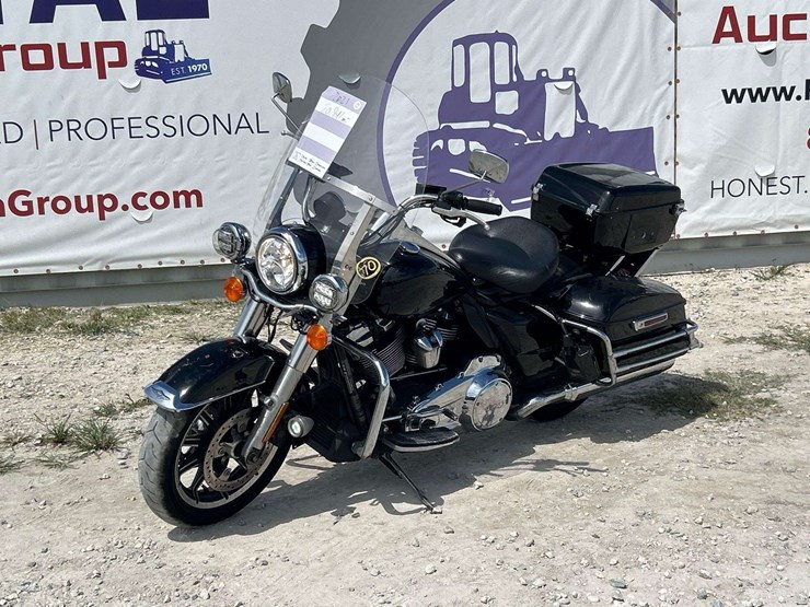 2021-harley-davidson-flhp-motorcycle-image-1