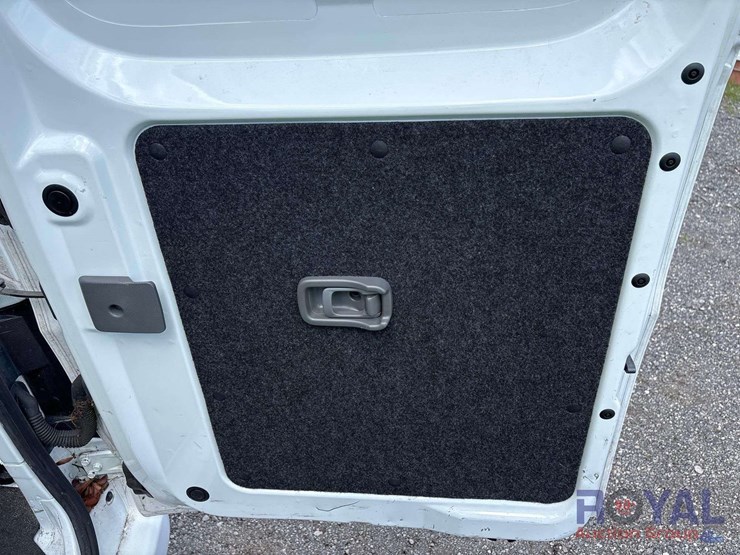 2017-nissan-nv200-image-23