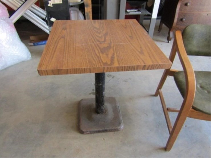 24x24x29.5-bar-table-&-retro-chair-image-7