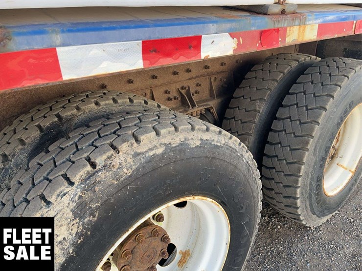 2002-freightliner-fld112-image-9