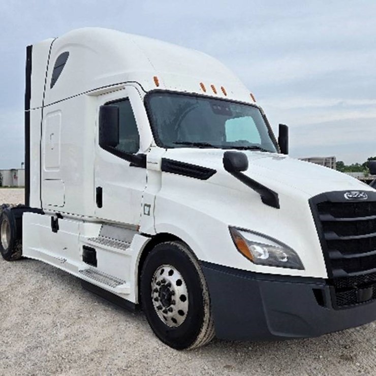 2020 FREIGHTLINER CASCADIA 126