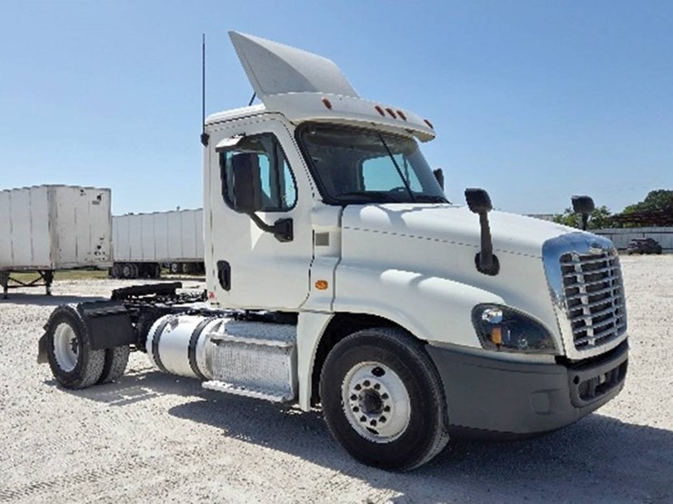 2019-freightliner-cascadia-125-image-1