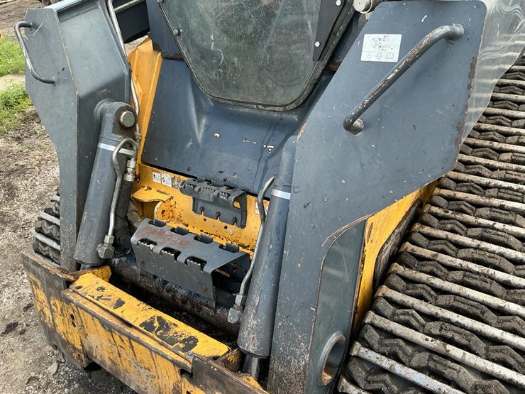 2014-deere-333e-image-22