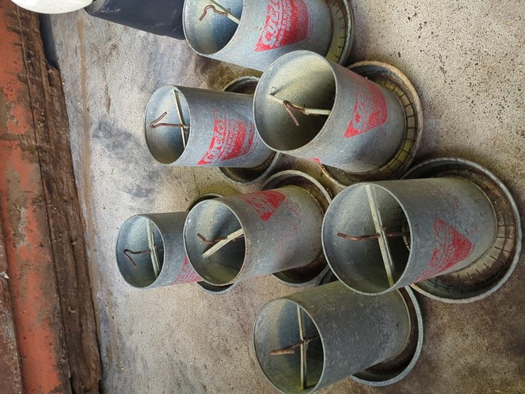 (7)-cyclone-chicken-feeders-image-5