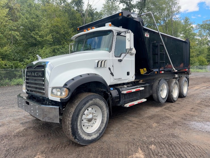 2017-mack-granite-gu713-image-2