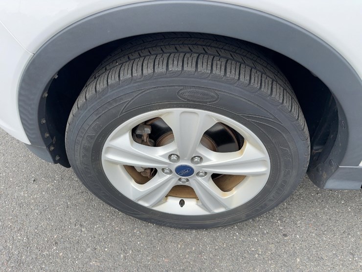 2016-ford-escape-se-image-11