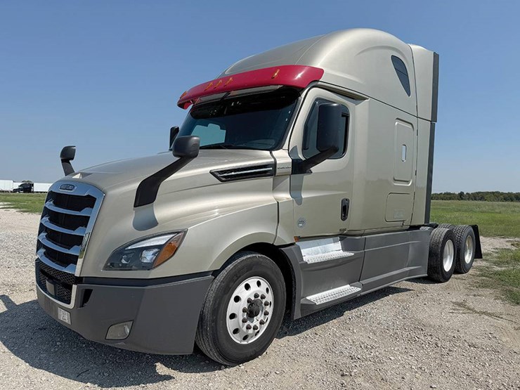 2020-freightliner-cascadia-126-image-1